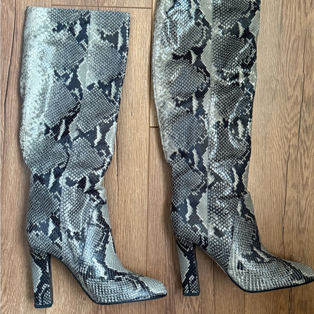 Snake-Print Knee-High Women's Boots - Gray